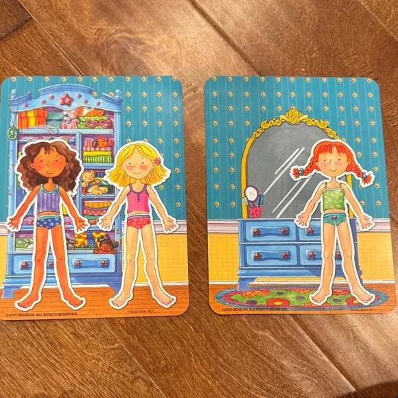 Magnetic tins, Daisy girls dress up travel activity - Picture 3 of 5